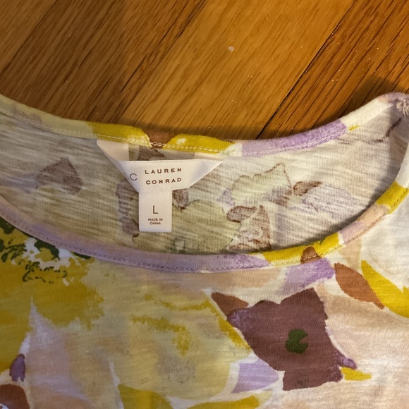 Lauren Conrad Floral Blouse. Size Large. - Picture 5 of 5